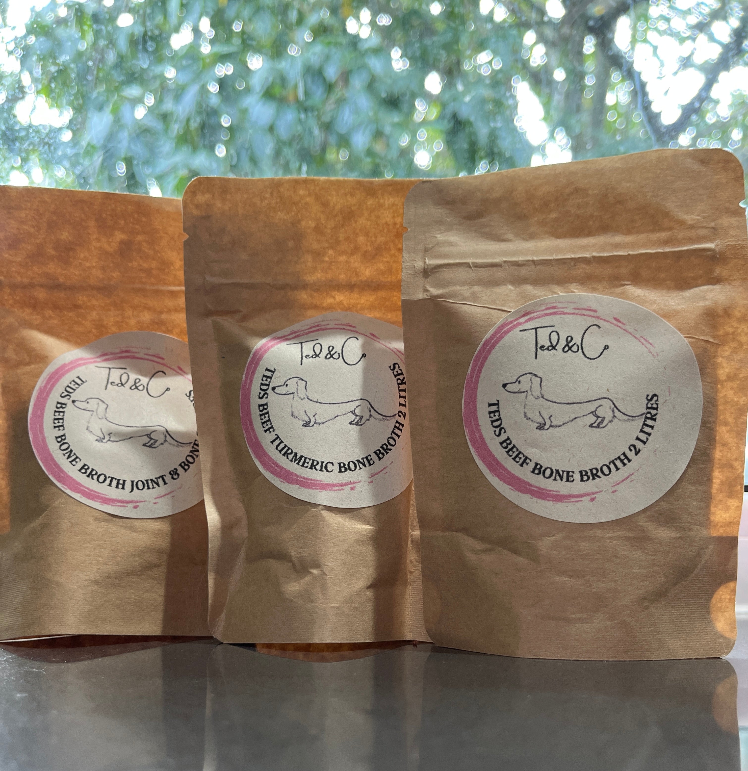 THE ESSENTIAL ROLE OF HYDRATION AND BONE BROTH IN SUPPORTING YOUR DOG'