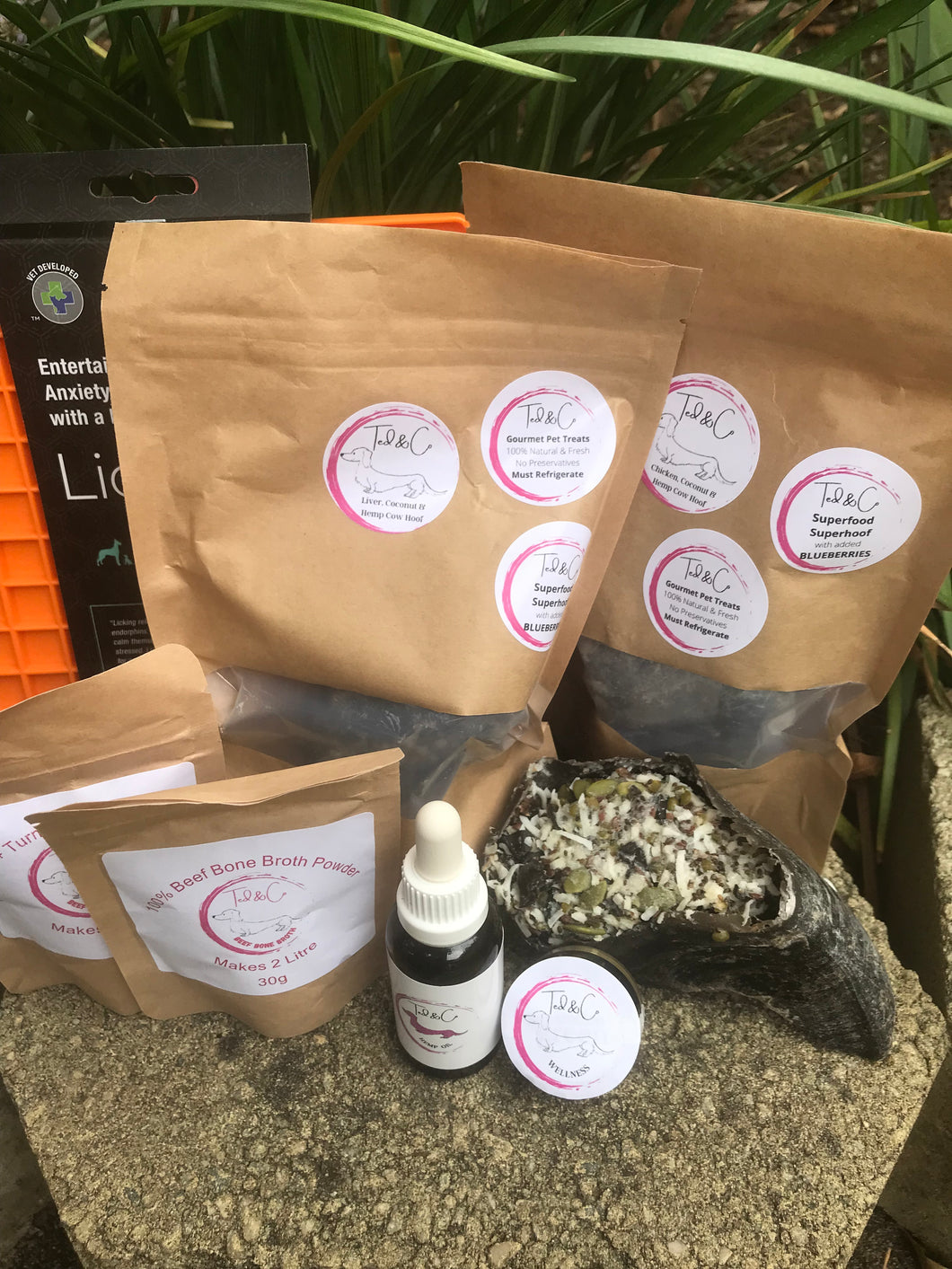 Separation anxiety pack made up of hemp bottle, hemp balm, cow hoof, treats and bone broth.